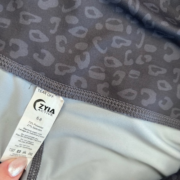 Zyia Active Gray Leopard Ombre Light n Tight Hi-Rise 7/8 size small - Picture 8 of 8